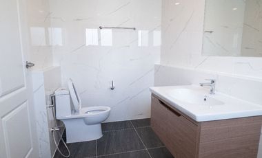 Save Half a Million! Cheaper Than Buying Direct from the Developer! Like New – Never Occupied! Single House for Sale at Centro Thawi Watthana