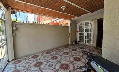 Bonita y amplia Casa lista para habitar en Jardines de la Paz