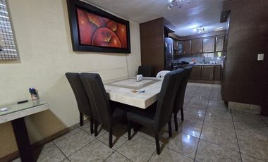 Bonita y amplia Casa lista para habitar en Jardines de la Paz