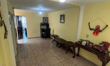 Bonita y amplia Casa lista para habitar en Jardines de la Paz