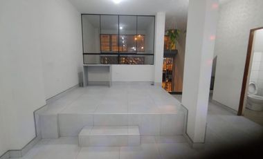 SE ALQUILA LOCAL COMERCIAL EN SAN JUAN DE MIRAFLORES - PRIMER PISO