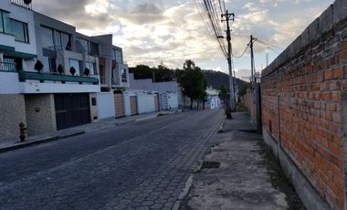 Venta Terreno con Casa en Quito Sector San Fernando a 4 Cuadras Av Occidental