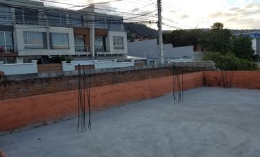 Venta Terreno con Casa en Quito Sector San Fernando a 4 Cuadras Av Occidental