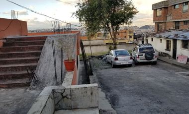 Venta Terreno con Casa en Quito Sector San Fernando a 4 Cuadras Av Occidental