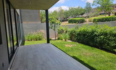 Venta casa Altozano con acabados premium