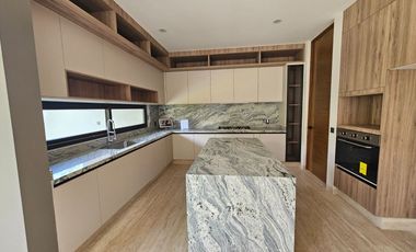 Venta casa Altozano con acabados premium