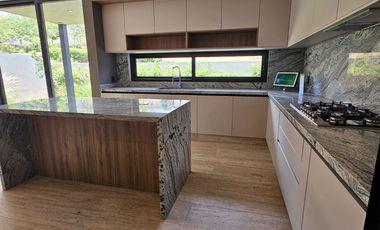 Venta casa Altozano con acabados premium