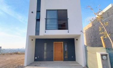 Estrena CASA en CimaAltosur 3niveles Coto con alberca dentro de Periférico