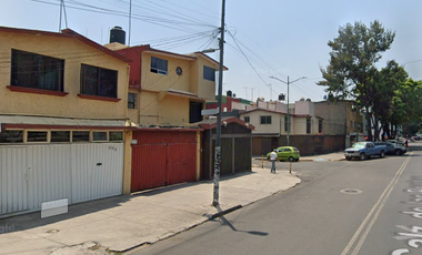 CASA ADJUDICADA  CALZ. DE LAS BOMBAS 89A, COAPA, CULHUACAN CTM IX B, COYOACÁN $2,402,000