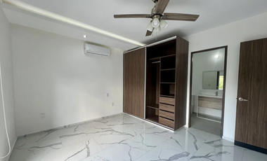 Casa en Venta, Privada con Amenidades, Alberca y Panles Solares, Temozón, Mérida Yuc.