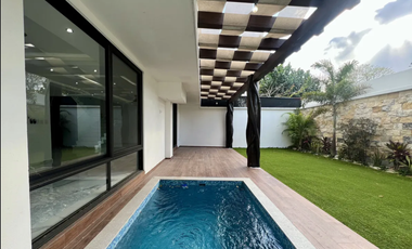 Casa en Venta, Privada con Amenidades, Alberca y Panles Solares, Temozón, Mérida Yuc.