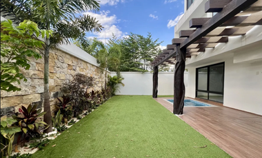 Casa en Venta, Privada con Amenidades, Alberca y Panles Solares, Temozón, Mérida Yuc.