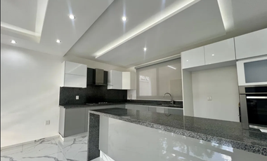 Casa en Venta, Privada con Amenidades, Alberca y Panles Solares, Temozón, Mérida Yuc.