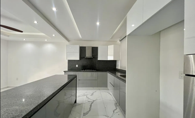 Casa en Venta, Privada con Amenidades, Alberca y Panles Solares, Temozón, Mérida Yuc.