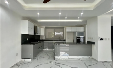 Casa en Venta, Privada con Amenidades, Alberca y Panles Solares, Temozón, Mérida Yuc.