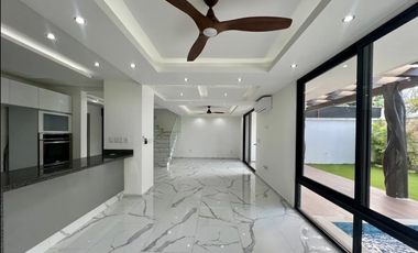 Casa en Venta, Privada con Amenidades, Alberca y Panles Solares, Temozón, Mérida Yuc.