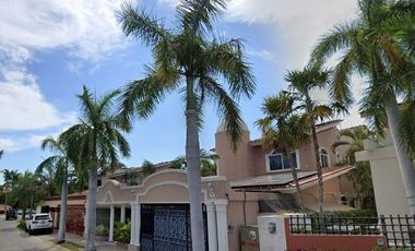 C. PELÍCANOS, PTO VALLARTA