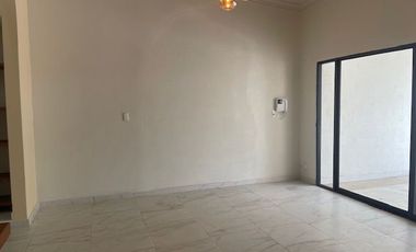 En RENTA casa sola en Fraccionamiento con seguridad en Cuernavaca, Morelos.