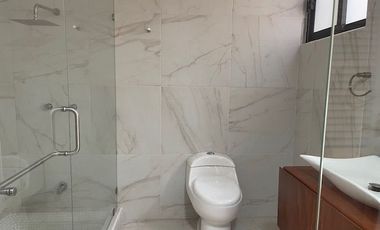 En RENTA casa sola en Fraccionamiento con seguridad en Cuernavaca, Morelos.