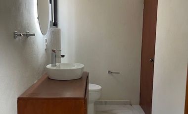 En RENTA casa sola en Fraccionamiento con seguridad en Cuernavaca, Morelos.