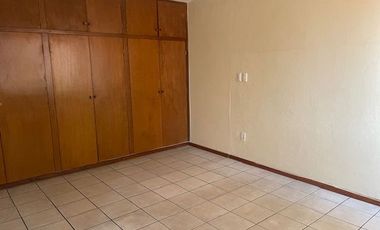 En RENTA casa sola en Fraccionamiento con seguridad en Cuernavaca, Morelos.
