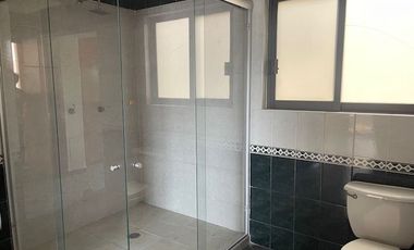 En RENTA casa sola en Fraccionamiento con seguridad en Cuernavaca, Morelos.