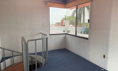 En RENTA casa sola en Fraccionamiento con seguridad en Cuernavaca, Morelos.