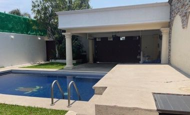 En RENTA casa sola en Fraccionamiento con seguridad en Cuernavaca, Morelos.