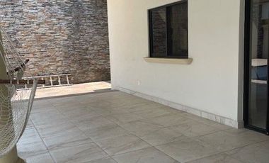 En RENTA casa sola en Fraccionamiento con seguridad en Cuernavaca, Morelos.