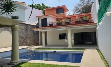 En RENTA casa sola en Fraccionamiento con seguridad en Cuernavaca, Morelos.