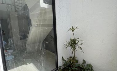 CASA EN VENTA  NUEVA EN CUMBRES RESIDENCIAL  CON JARDIN