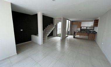 CASA EN VENTA  NUEVA EN CUMBRES RESIDENCIAL  CON JARDIN