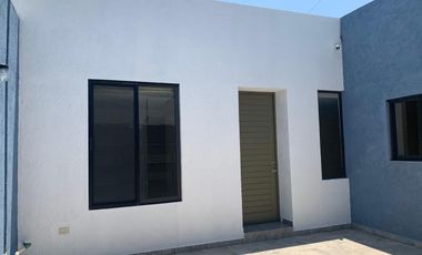 Renta de Casa en colonia Centro de San Andrés Cholula, 3 recamaras con baño 2 de ellas en PB, cochera para 2 autos portón automático. Aire acondiciona