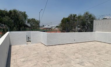 Renta de Casa en colonia Centro de San Andrés Cholula, 3 recamaras con baño 2 de ellas en PB, cochera para 2 autos portón automático. Aire acondiciona