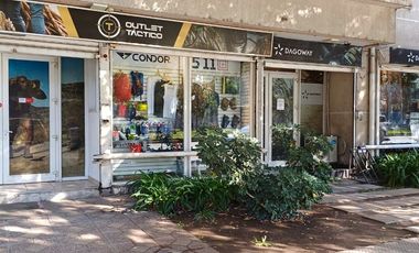 VENDE LOCAL COMERCIAL CON BODEGA Y ESTACIONAMIENTO, MANUEL RODRÍGUEZ SUR CON BLANCO ENCALADA, SANTIAGO, 31 M2