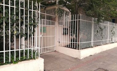 VENDE LOCAL COMERCIAL CON BODEGA Y ESTACIONAMIENTO, MANUEL RODRÍGUEZ SUR CON BLANCO ENCALADA, SANTIAGO, 31 M2