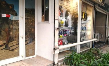 VENDE LOCAL COMERCIAL CON BODEGA Y ESTACIONAMIENTO, MANUEL RODRÍGUEZ SUR CON BLANCO ENCALADA, SANTIAGO, 31 M2
