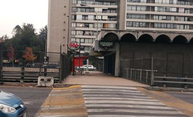 VENDE LOCAL COMERCIAL CON BODEGA Y ESTACIONAMIENTO, MANUEL RODRÍGUEZ SUR CON BLANCO ENCALADA, SANTIAGO, 31 M2