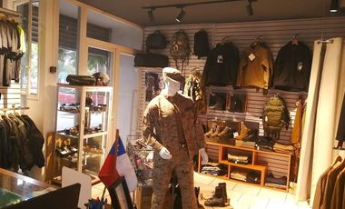 LOCAL COMERCIAL CON BODEGA Y ESTACIONAMIENTO, MANUEL RODRÍGUEZ SUR CON BLANCO ENCALADA, SANTIAGO, 31 M2