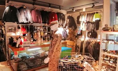 LOCAL COMERCIAL CON BODEGA Y ESTACIONAMIENTO, MANUEL RODRÍGUEZ SUR CON BLANCO ENCALADA, SANTIAGO, 31 M2