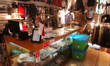 LOCAL COMERCIAL CON BODEGA Y ESTACIONAMIENTO, MANUEL RODRÍGUEZ SUR CON BLANCO ENCALADA, SANTIAGO, 31 M2