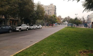 LOCAL COMERCIAL CON BODEGA Y ESTACIONAMIENTO, MANUEL RODRÍGUEZ SUR CON BLANCO ENCALADA, SANTIAGO, 31 M2