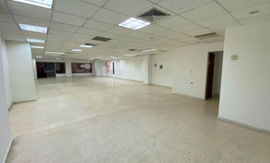 LOCAL COMERCIAL EN VENTA SECTOR  CENTRO EMPRESARIAL LA TRIADA BUCARAMANGA