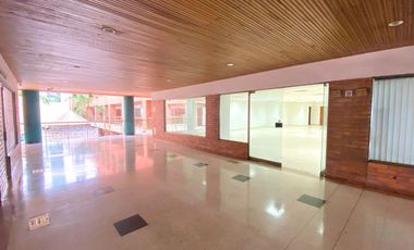 LOCAL COMERCIAL EN VENTA SECTOR  CENTRO EMPRESARIAL LA TRIADA BUCARAMANGA