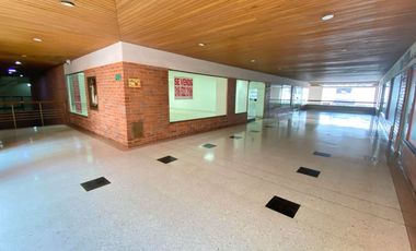 LOCAL COMERCIAL EN VENTA SECTOR  CENTRO EMPRESARIAL LA TRIADA BUCARAMANGA
