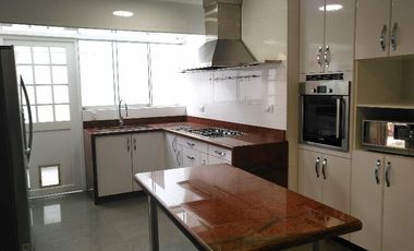 Casa en alquiler - Remodelada, amplia y excelente distribución