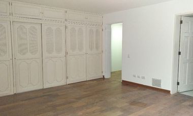 Casa en alquiler - Remodelada, amplia y excelente distribución