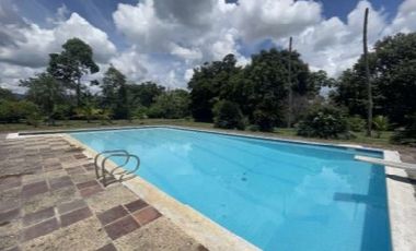 Se Vende Lote con Construcción