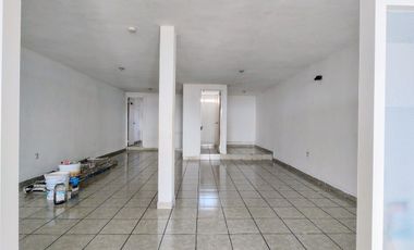 LOCAL EN RENTA EN PLANTA ALTA SOBRE AVENIDA DE LA LUZ, EX HACIENDA SANTA ANA