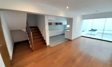 ¡Vive el lujo y la exclusividad en este espectacular dúplex de estreno, frente a parque!